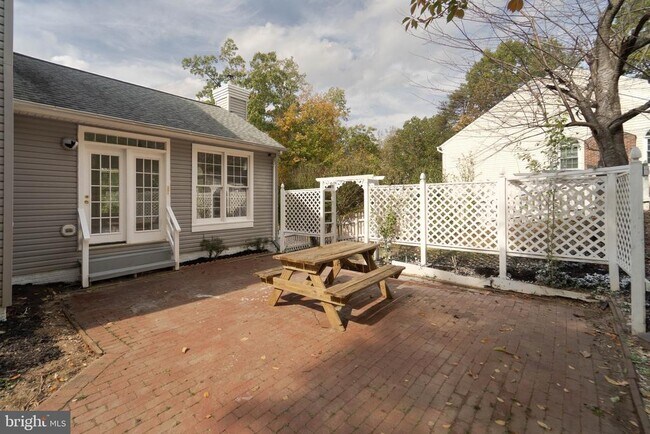 Building Photo - 3244 Titanic Dr