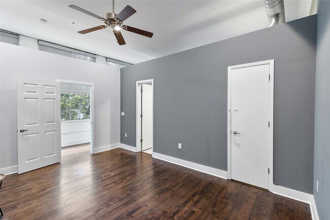 Building Photo - 1312 Live Oak St