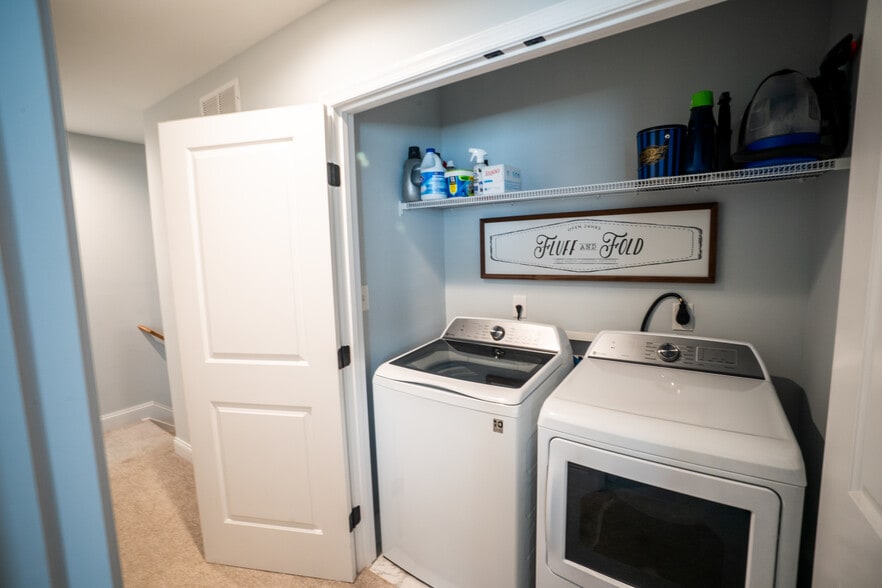 Building Photo - 1068 Brownstone Ln