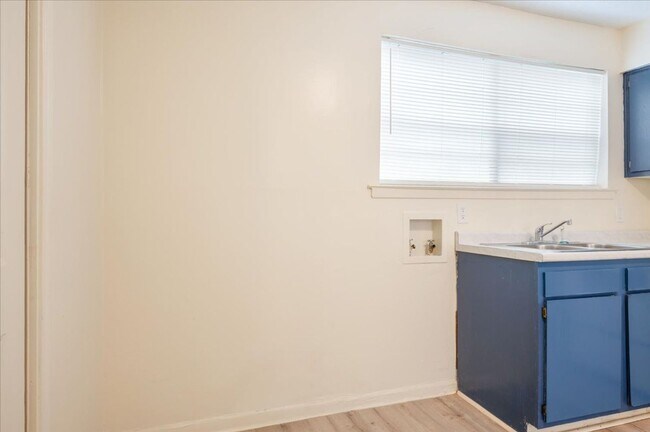 Building Photo - 2-Bedroom Apartment in Convenient Savannah Location