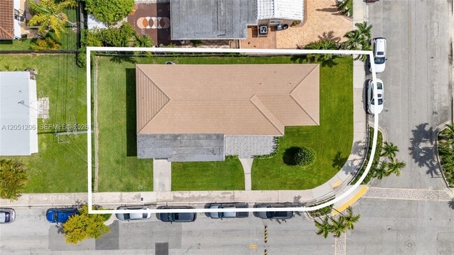 Building Photo - 1621 S Treasure Dr