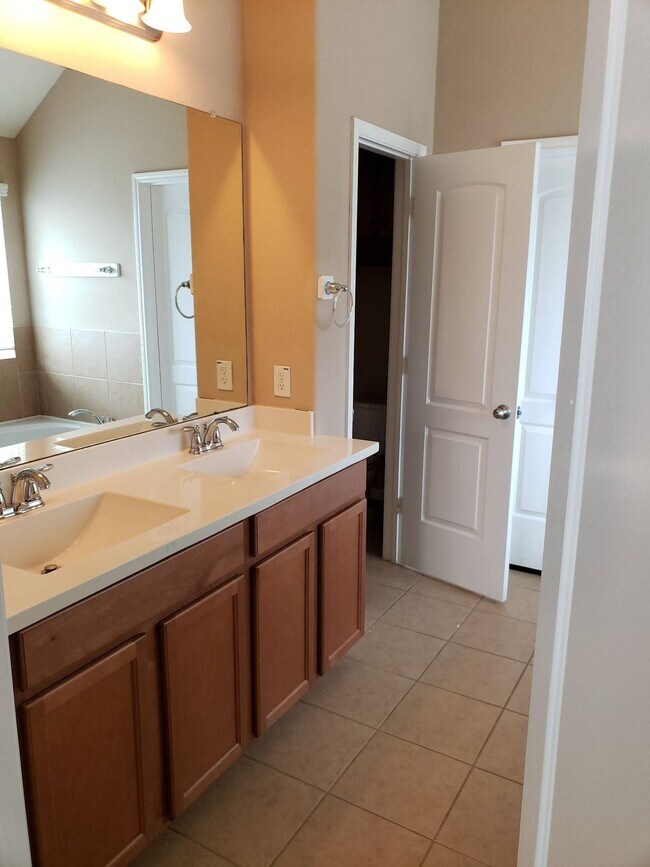 Building Photo - 26707 Gladestone Ridge Ct