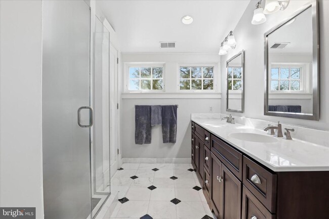 Building Photo - 511 N Fillmore St