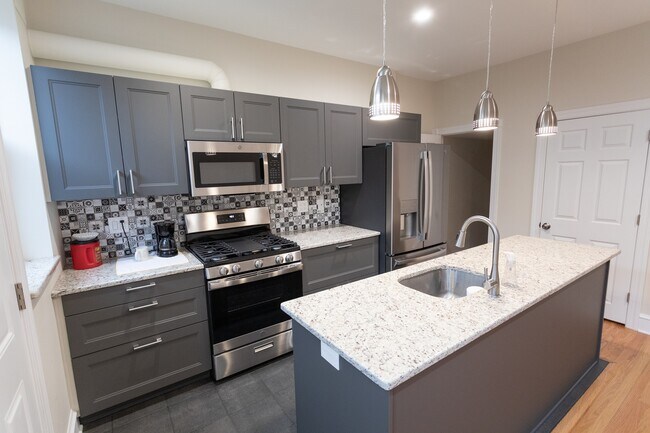 Building Photo - 5836 Alter St