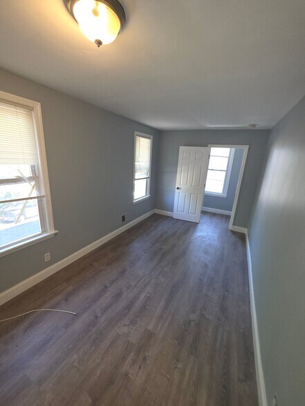 Building Photo - 119 Evergreen Ave