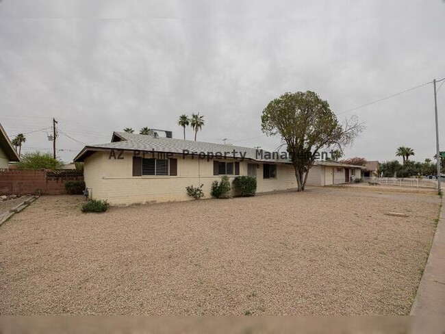 Building Photo - 427 E Malibu Dr