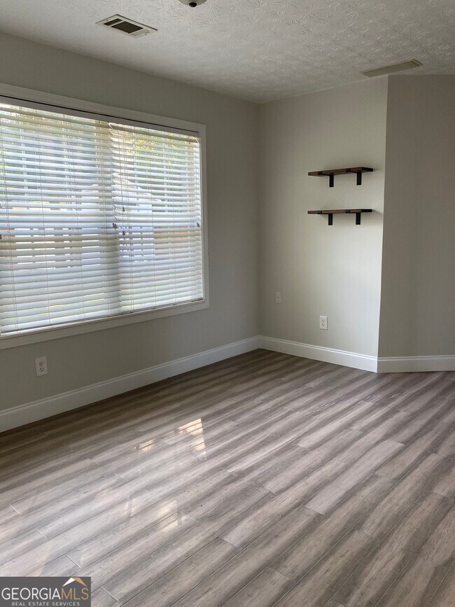 Building Photo - 900 Harbins View Dr