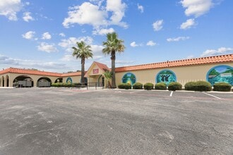 Building Photo - Oaks35