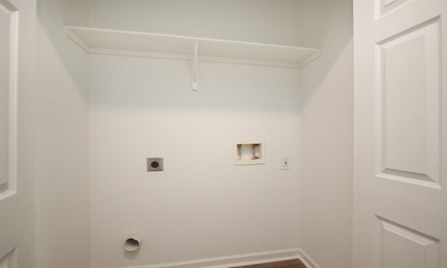 Building Photo - 1547 Airline Dr