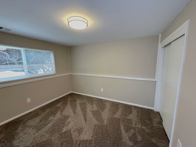 Building Photo - 431 S Victor Way