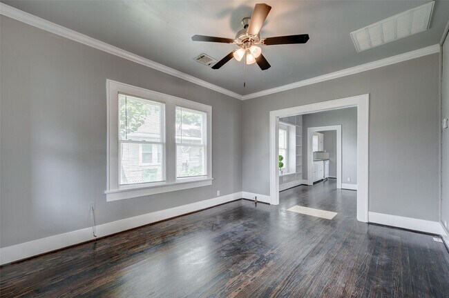 Building Photo - 109 E 23rd St