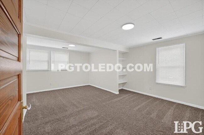 Building Photo - 4140 Caroline Ave