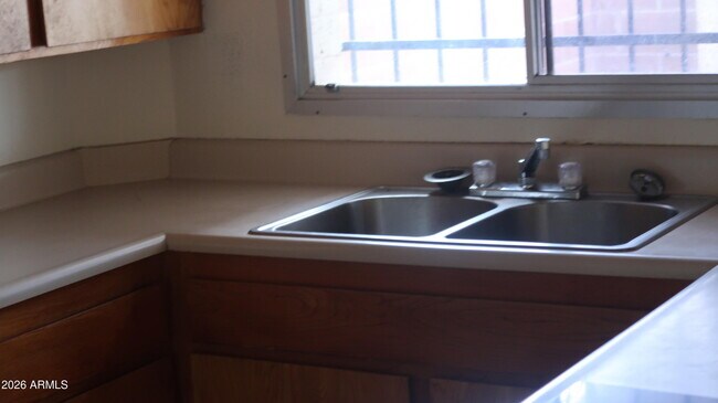 Building Photo - 1627 W Hazelwood St