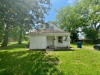 Building Photo - 701 N Hackberry St