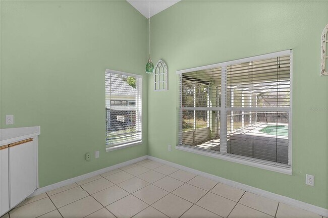 Building Photo - 40045 Palm St