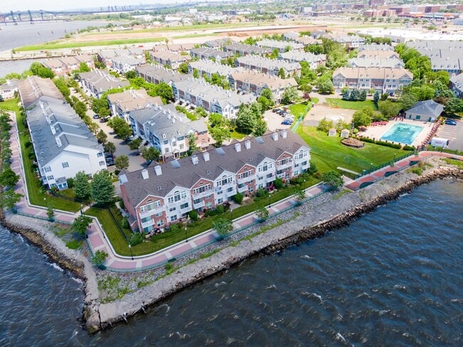 Building Photo - 13 McMartin Ct