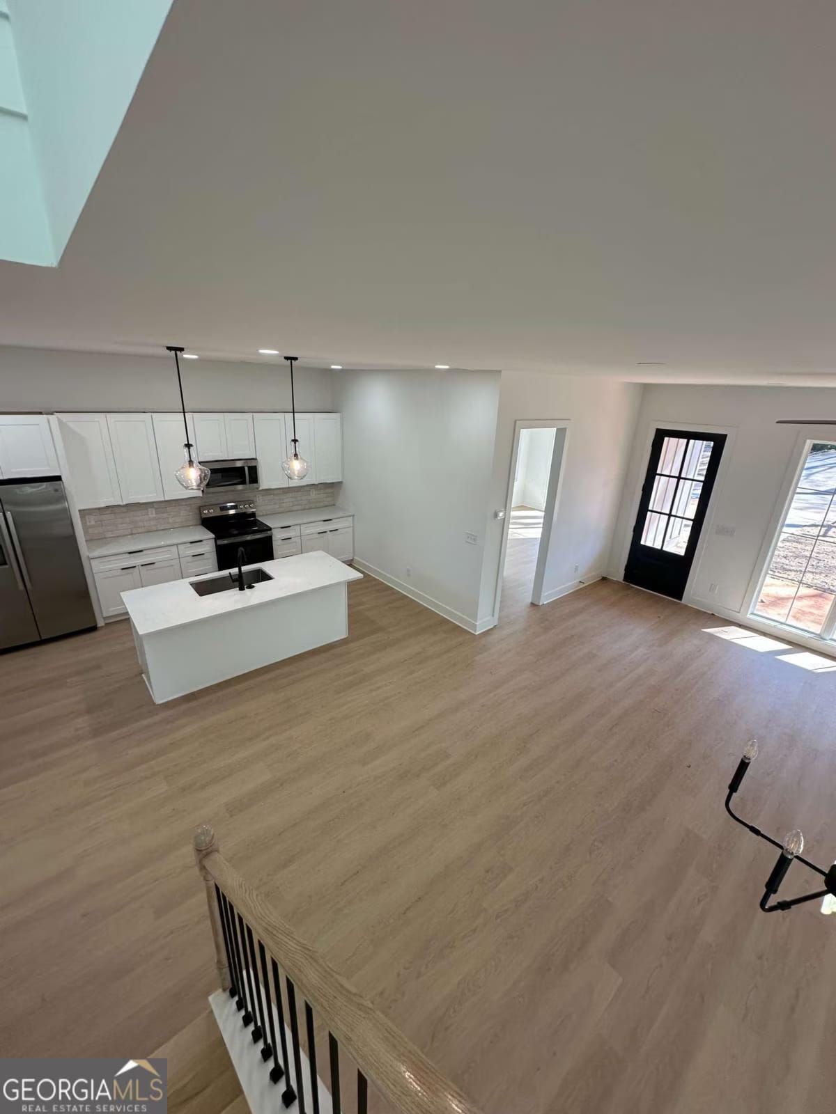 Building Photo - Room in Duplex on Plaza Ave SW