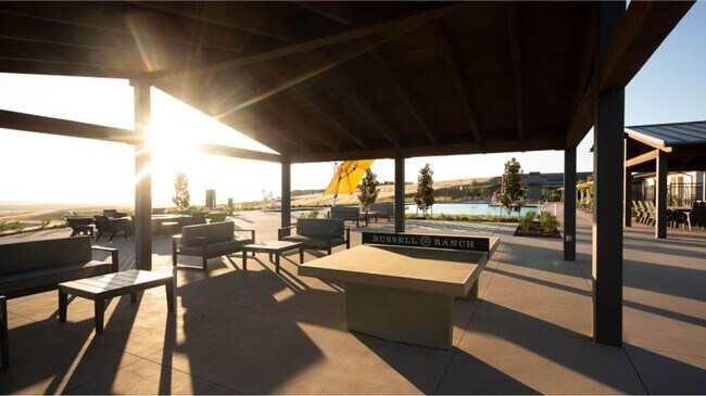 Building Photo - 5 Bedrooms Home in Russell Ranch
