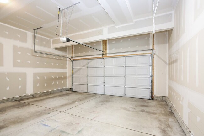 Building Photo - 5926 Tully Cross Dr