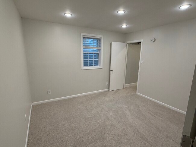 Building Photo - 4904 POWELL RD