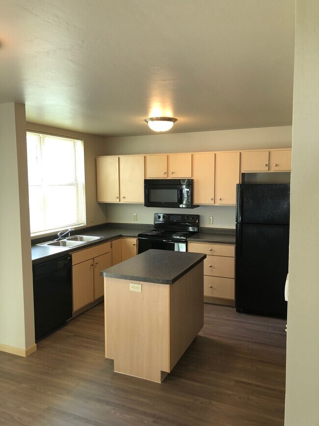 Building Photo - Riverview Estates