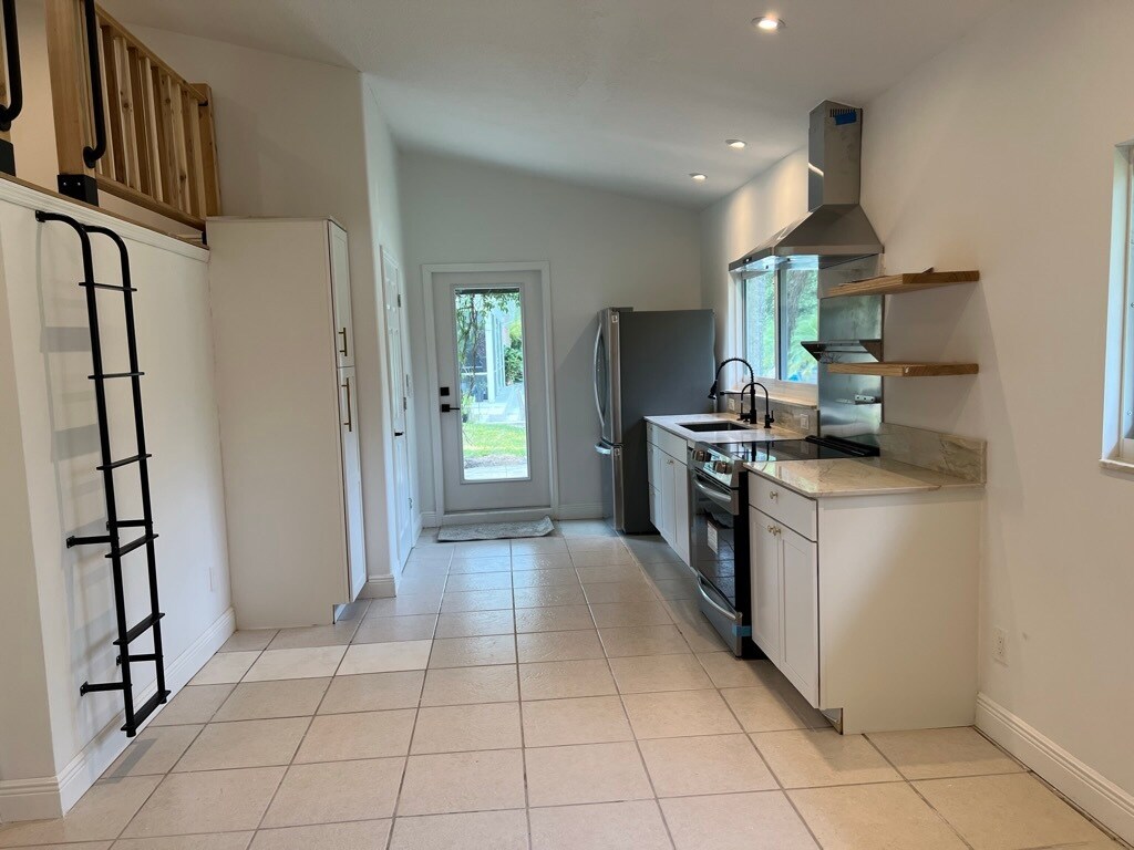 Kitchen and entrance - 15888 118th Trl N