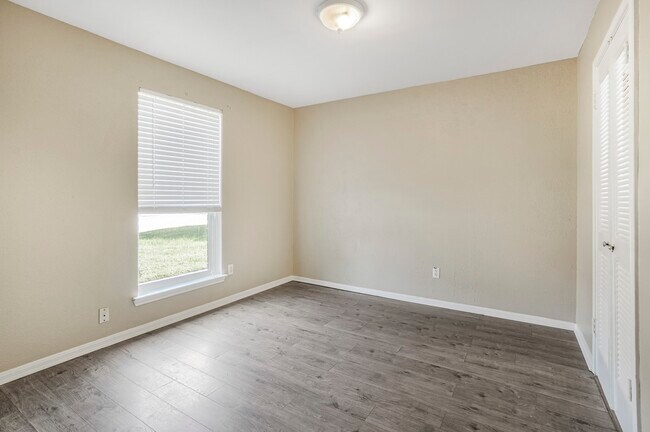 Building Photo - 17810 Crestline Rd