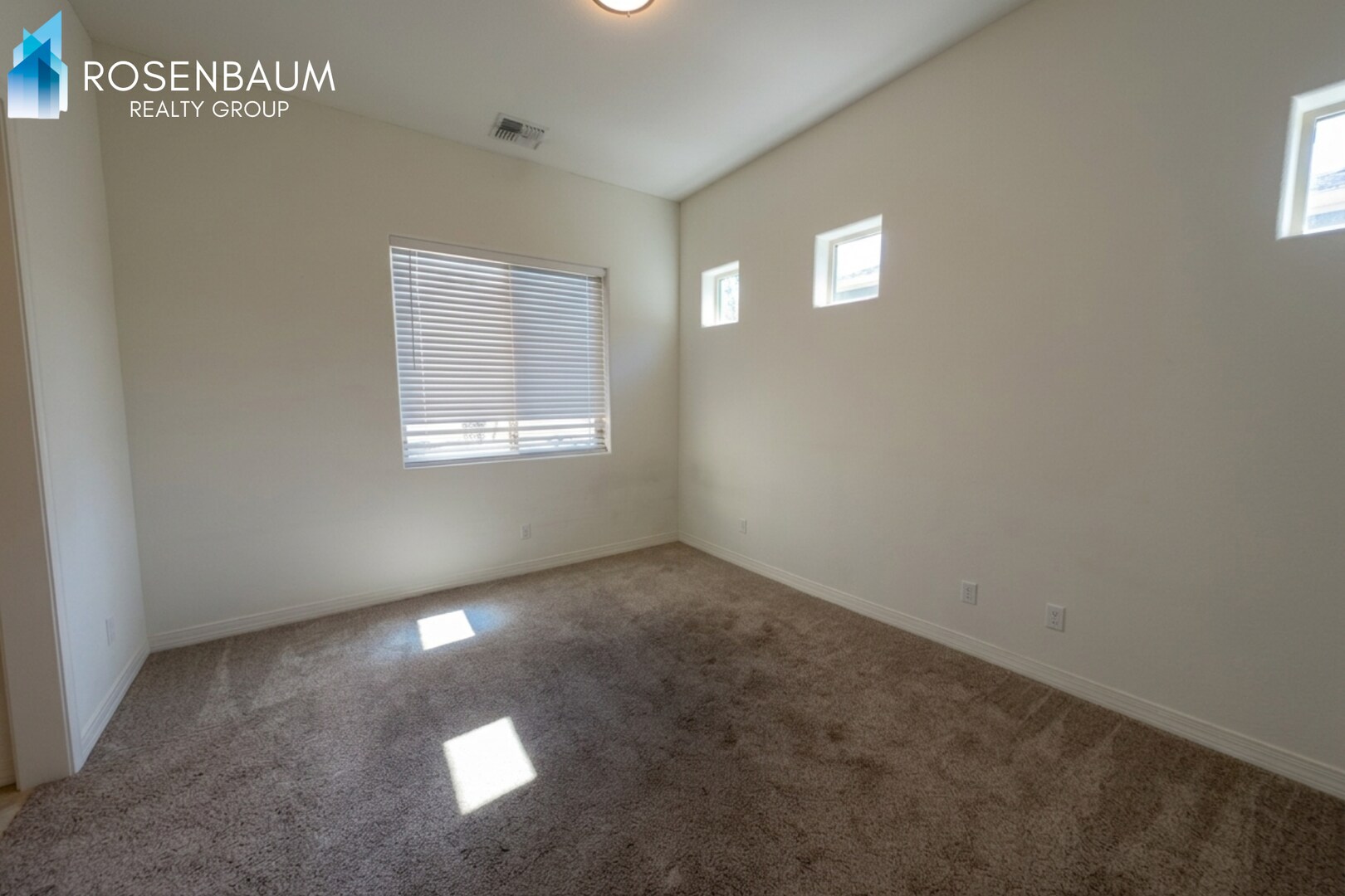 Building Photo - Stunning 3 bedrooms 2 bathrooms House in a premiun area of Prescott Valley!