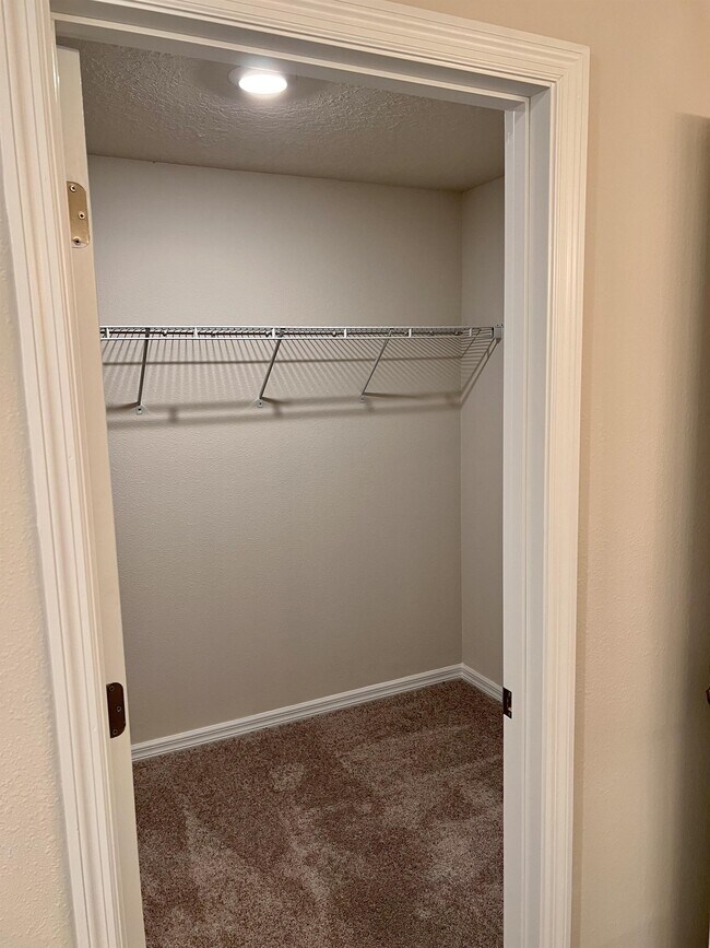 Building Photo - 6652 N Bedstrow Blvd