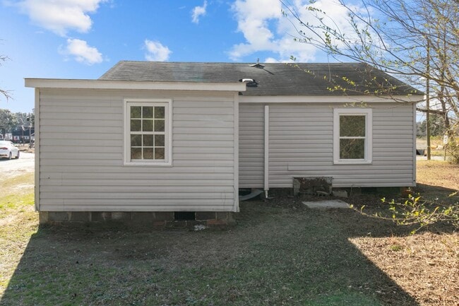 Building Photo - 610 Wondertown Dr