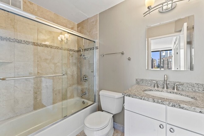 Building Photo - 1309 N Wells St