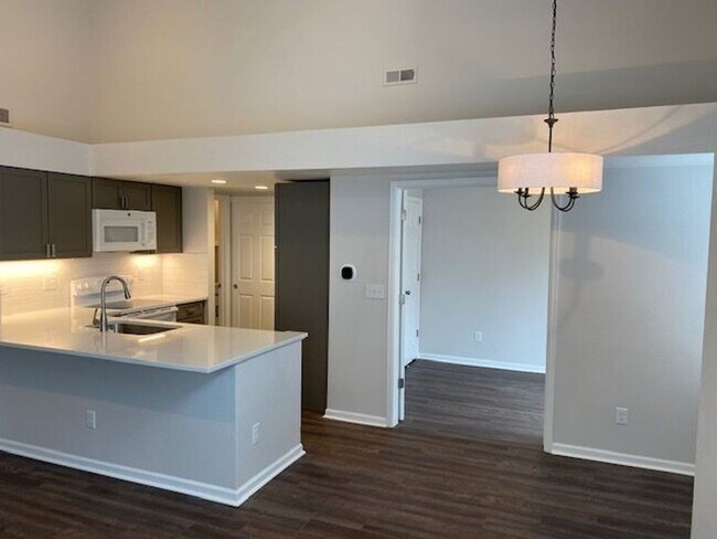 Building Photo - Bright Two Bedroom Condo at Powderhorn