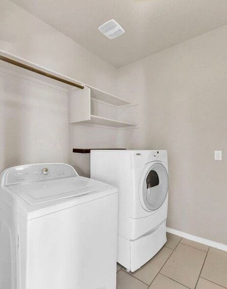 Building Photo - 3800 Loma Caldera