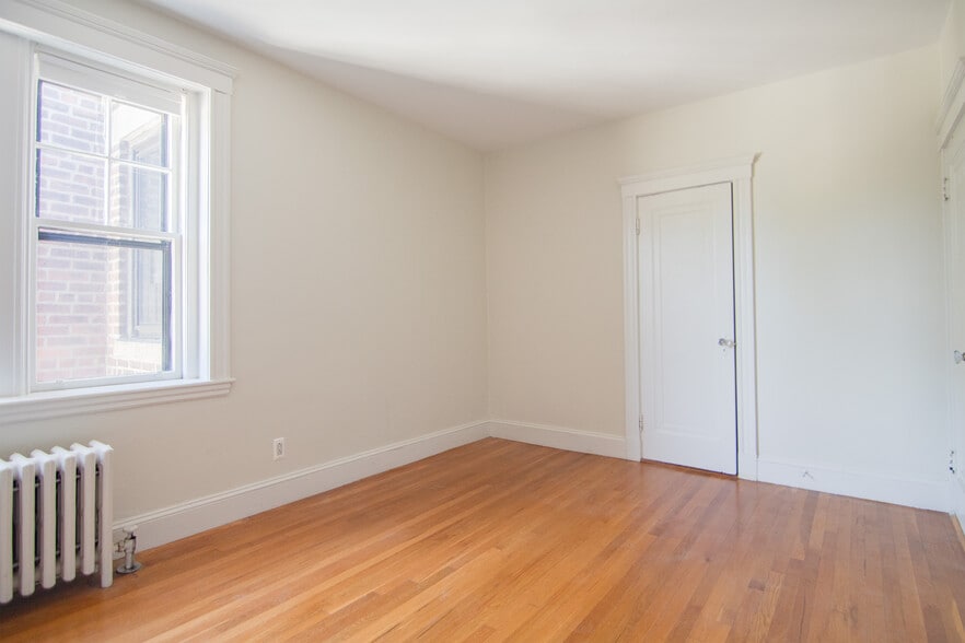 Building Photo - 36 Linnaean St