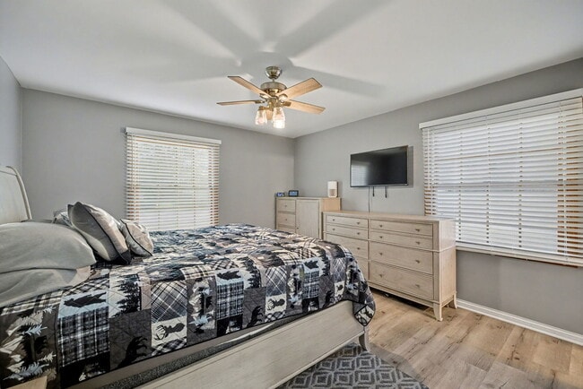 Building Photo - 2208 Root St