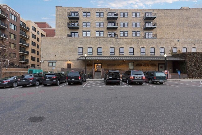 Building Photo - 404 N Washington Ave