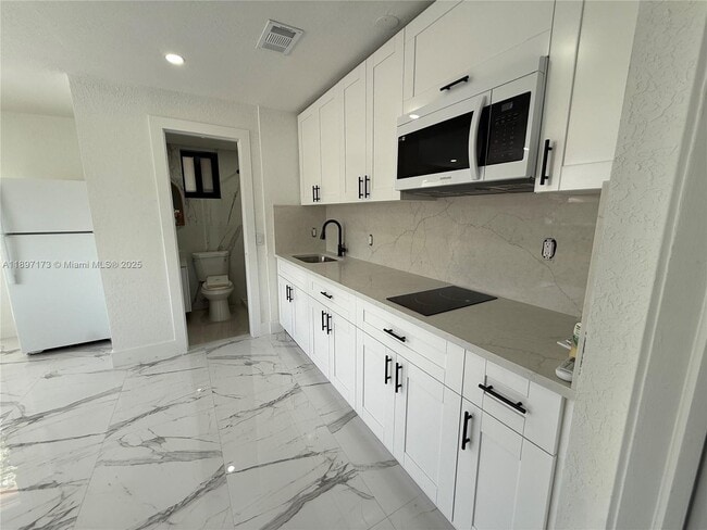 Building Photo - 9824 SW 26th Terrace