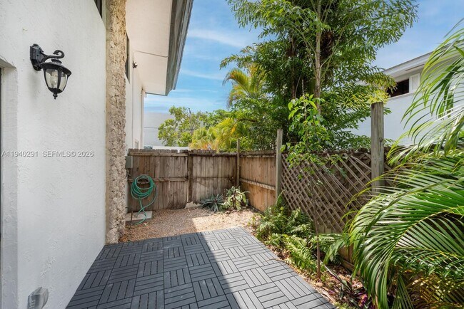 Building Photo - 230 Sunrise Dr