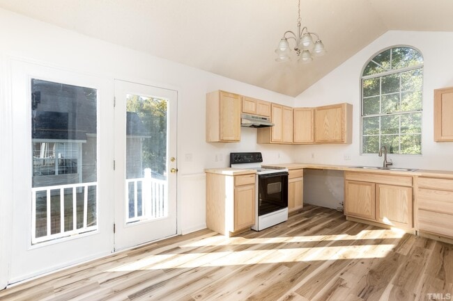 Building Photo - 326 Wilson St