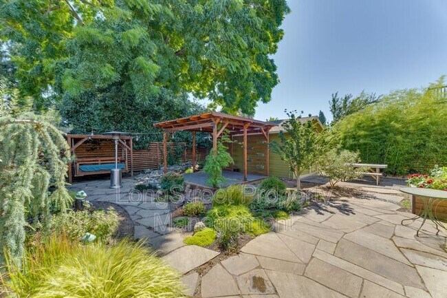 Building Photo - 5236 NE 18th Ave