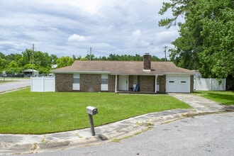 Building Photo - 738 Carondelay Dr