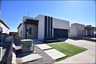 Building Photo - 2740 Tierra Oasis St