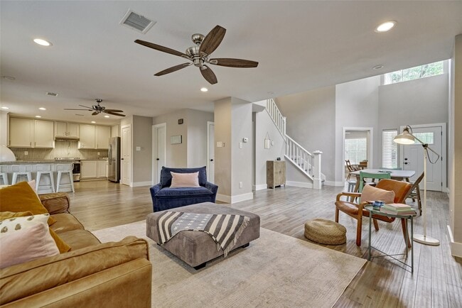 Building Photo - 38 E Gaslight Pl