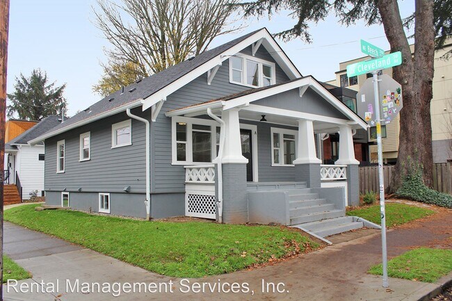 Primary Photo - 4 br, 1.5 bath House - 36 NE Beech St # A