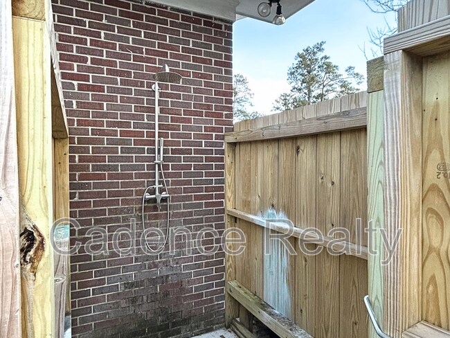 Building Photo - 408 Lynette Dr