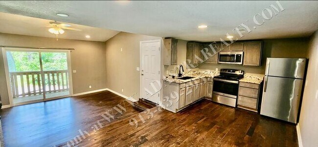 Primary Photo - Nice Updated 3 Bed, 1 Bath in KCK-Availabl...