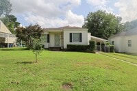 Building Photo - 3 Bed | 1 Bath | Mid Town | $1400