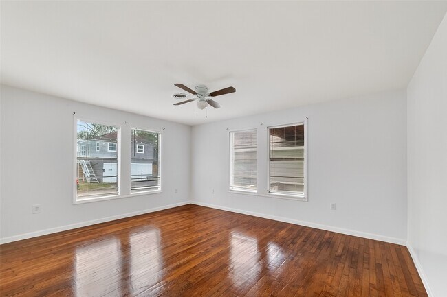 Building Photo - 521 Alford St