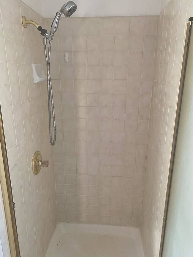 Building Photo - 407 Hoover Ave