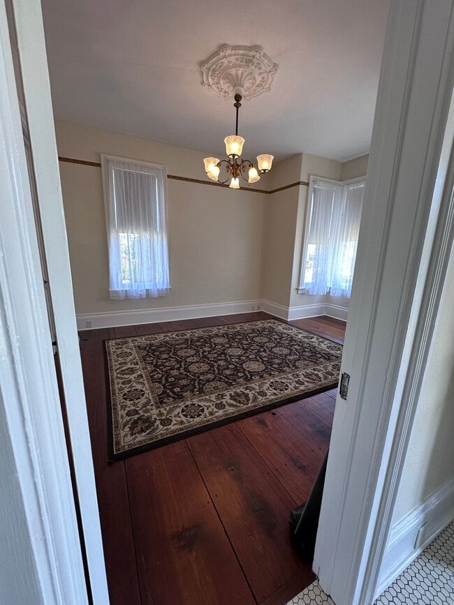 Building Photo - Stunning 1890 Eastlake Victorian | 5 Bedrooms | 2 Bathrooms | Flex Spaces | Steps from Old Town E...